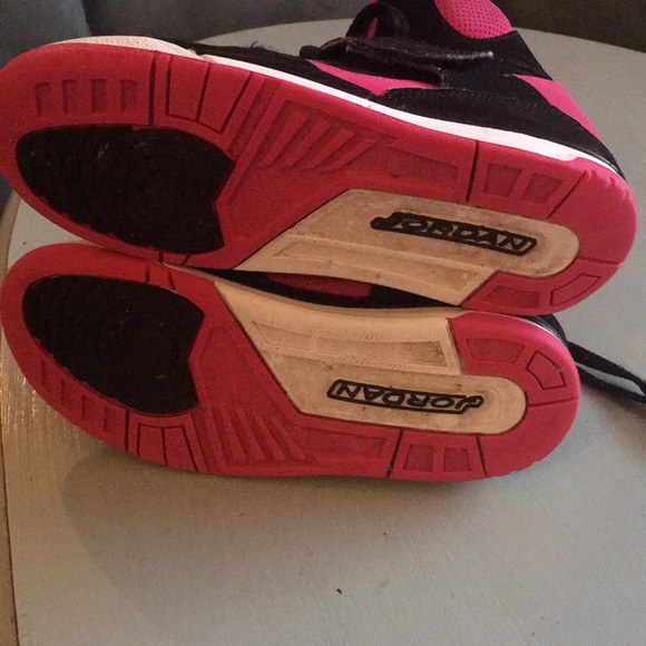 Youth size 3 Jordan’s, gently used - Picture 4 of 5